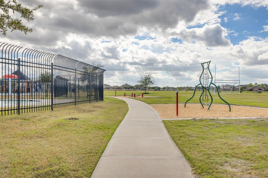 Community amenities in Canterra Creek: Richmond Collection, Rosharon (Image 11). Community amenities in Canterra Creek: Richmond Collection, Rosharon (Image 11).