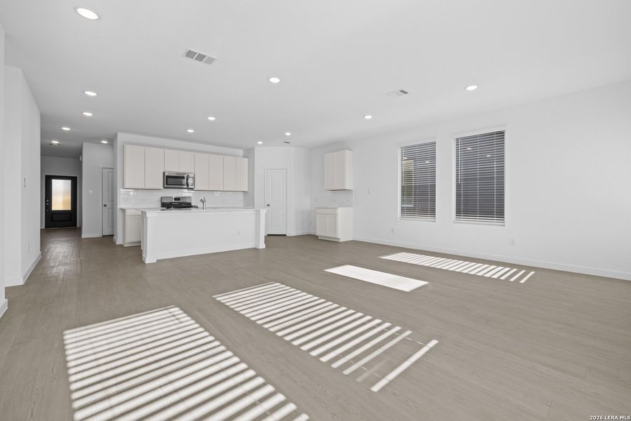 Spacious, unfurnished interior of a new home in Voss Farms, New Braunfels (Image 9). Spacious, unfurnished interior of a new home in Voss Farms, New Braunfels (Image 9).