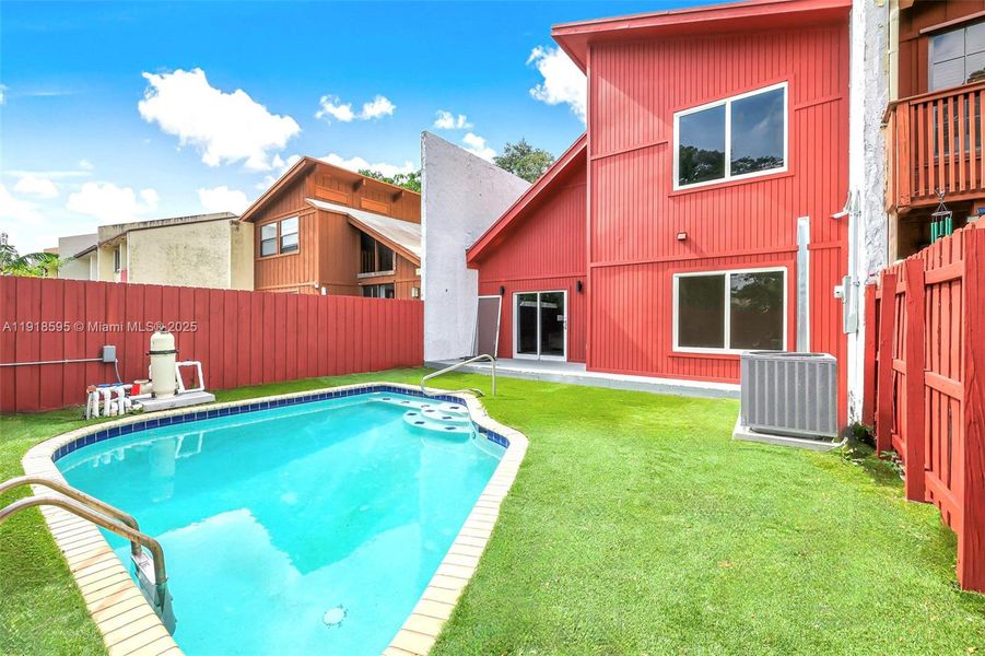 Exterior details and patio area of a home in , Fort Lauderdale (Image 3).