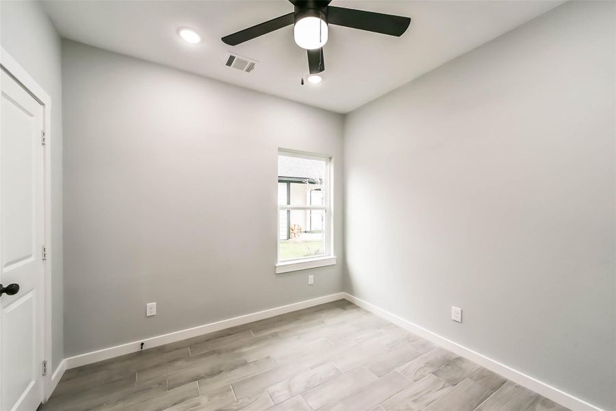 Spacious, unfurnished interior of a new home in , Conroe (Image 17).