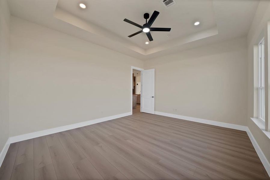 Spacious, unfurnished interior of a new home in , Weatherford (Image 30).