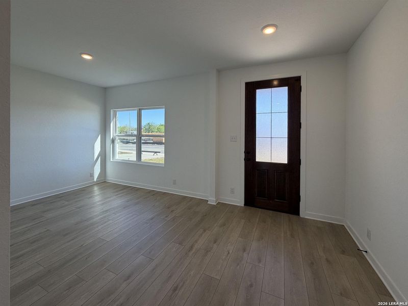 Spacious, unfurnished interior of a new home in Nopal Valley, San Antonio (Image 18).