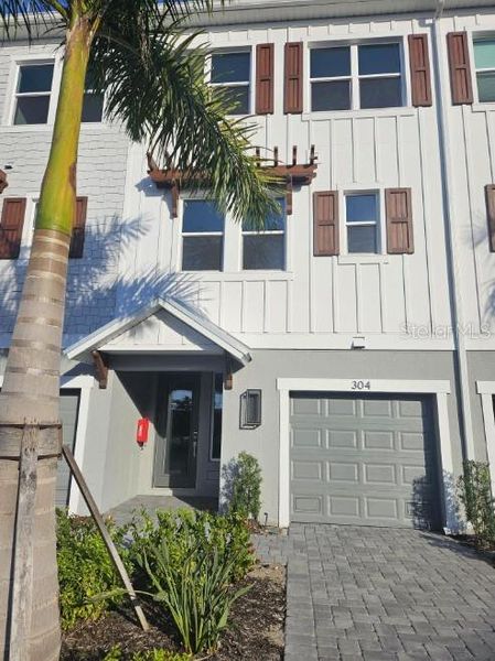 Exterior details and patio area of a home in Seahaven, Punta Gorda (Image 3).