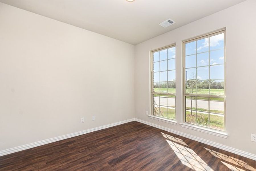 Spacious, unfurnished interior of a new home in Courts Of Bonnie Brae, Denton (Image 25).
