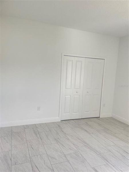 Spacious, unfurnished interior of a new home in , Ocala (Image 12).