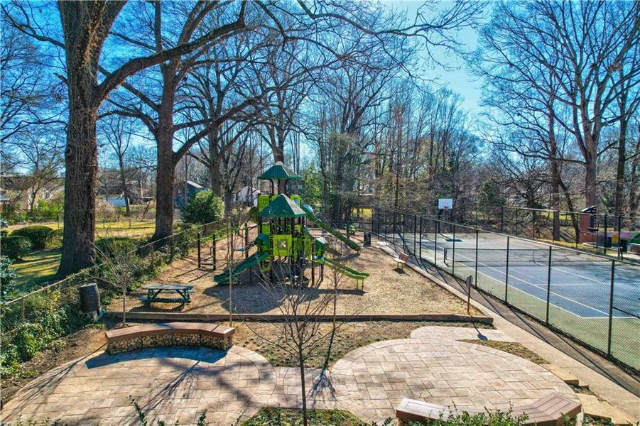 Image 33 of a home in . Image 33 of a home in .