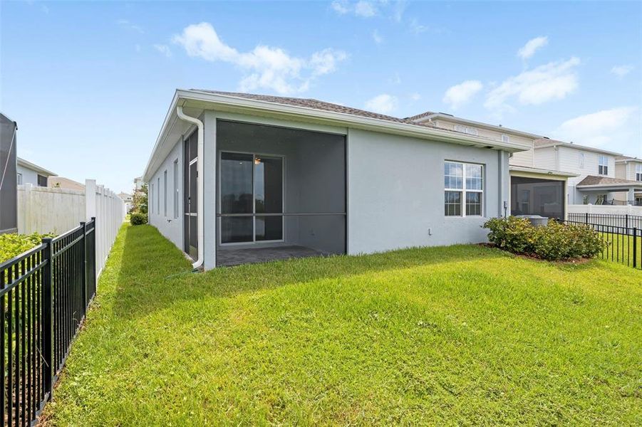 Exterior details and patio area of a home in , Bradenton (Image 21).
