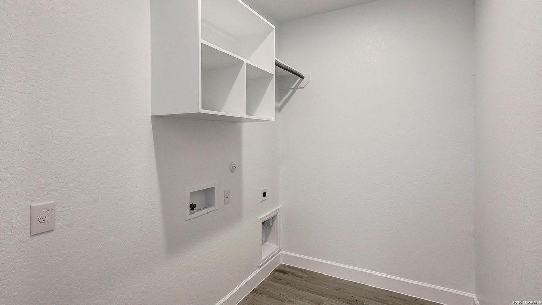 Spacious, unfurnished interior of a new home in Ladera, San Antonio (Image 20).