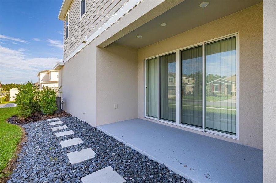 Exterior details and patio area of a home in , Kissimmee (Image 4).