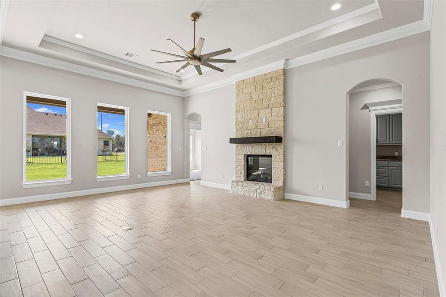 Spacious, unfurnished interior of a new home in Pecan Plantation, Granbury (Image 21).