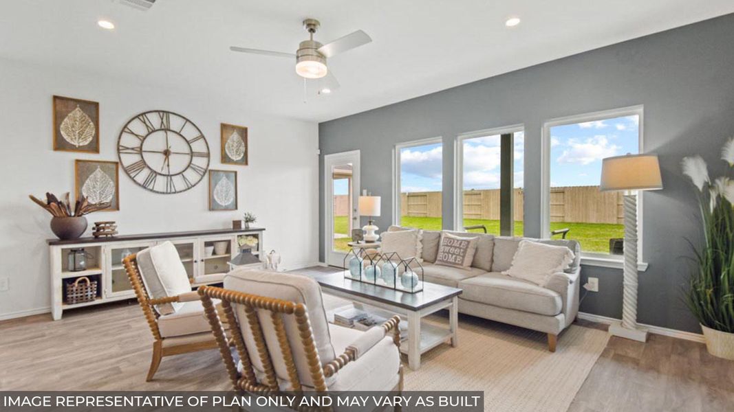 Furnished interior view inside a new home in Silverthorne, Conroe (Image 6).