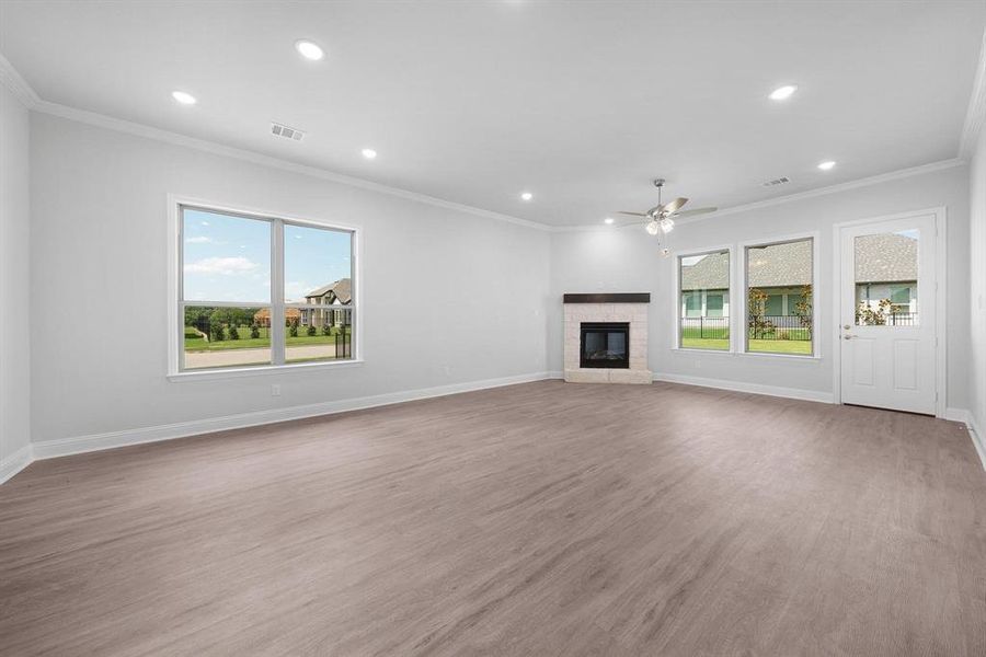 Spacious, unfurnished interior of a new home in Heath Golf and Yacht, Heath (Image 25).