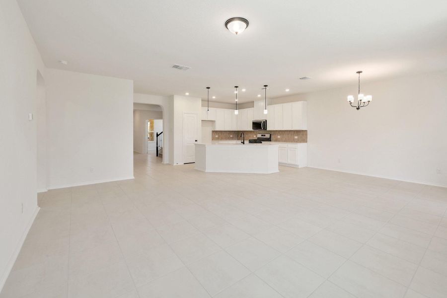 Spacious, unfurnished interior of a new home in River Bluff, Leander (Image 14).