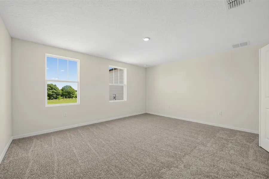Spacious, unfurnished interior of a new home in Trailside, Mount Dora (Image 25).