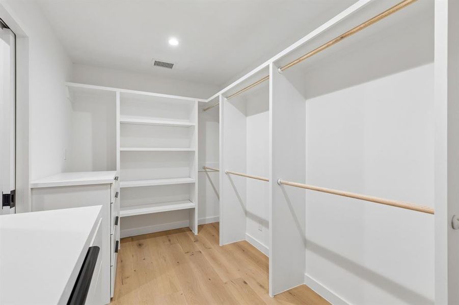 Spacious, unfurnished interior of a new home in , Dallas (Image 20).