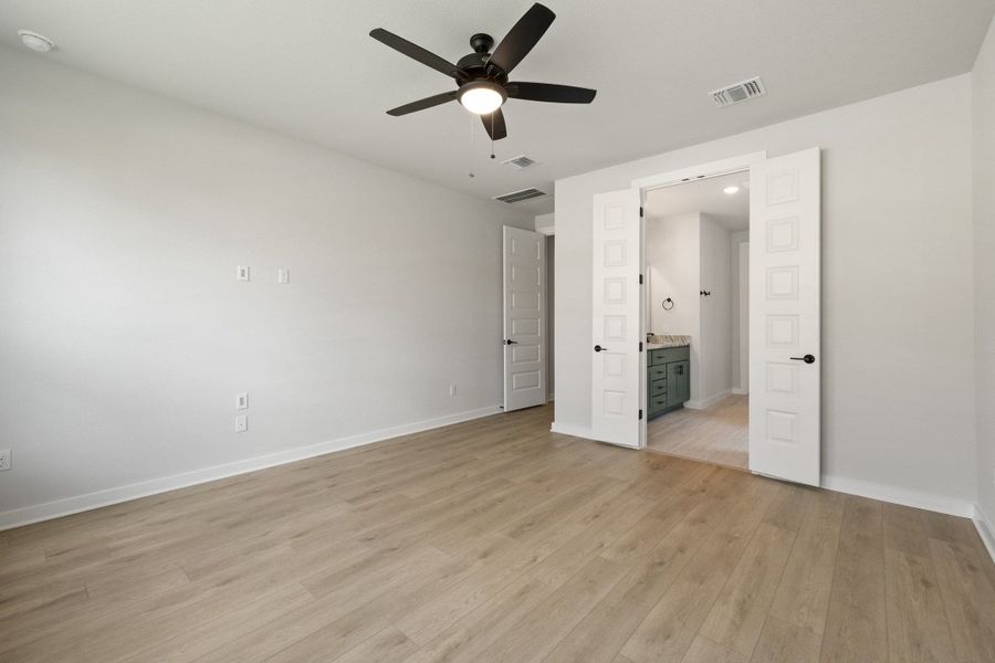 Spacious, unfurnished interior of a new home in Heritage, Dripping Springs (Image 37).