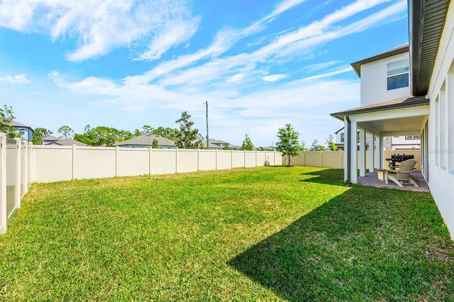 Exterior details and patio area of a home in , Oviedo (Image 3).