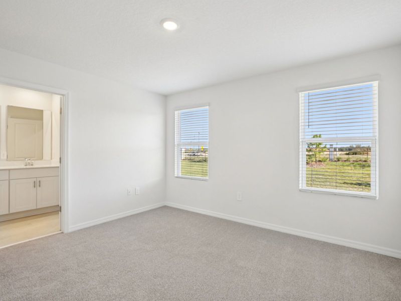Spacious, unfurnished interior of a new home in The Reserve at Hammock Oaks Townes, Lady Lake (Image 11).