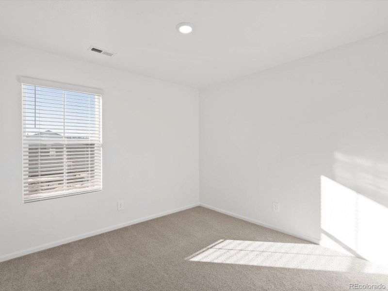 Spacious, unfurnished interior of a new home in Skyview at High Point, Aurora (Image 22).