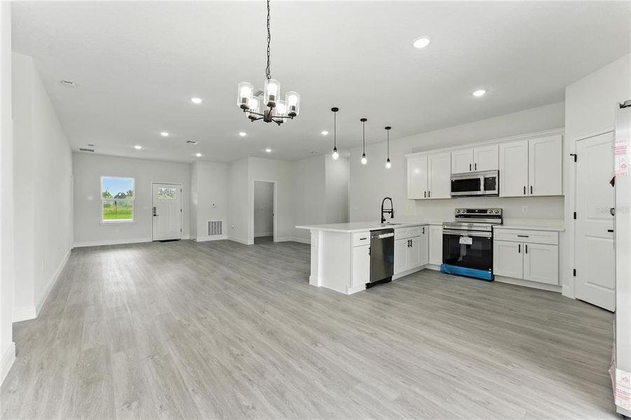 Spacious, unfurnished interior of a new home in , Ocala (Image 47).
