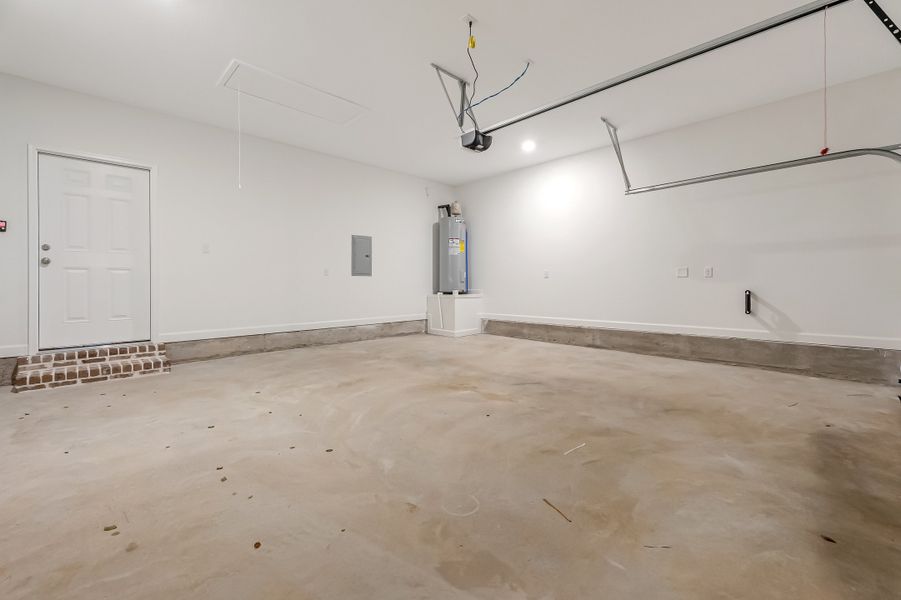 Spacious, unfurnished interior of a new home in Southern Charm, Crestview (Image 37).