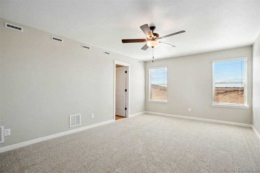 Spacious, unfurnished interior of a new home in Second Creek Farm, Commerce City (Image 10).