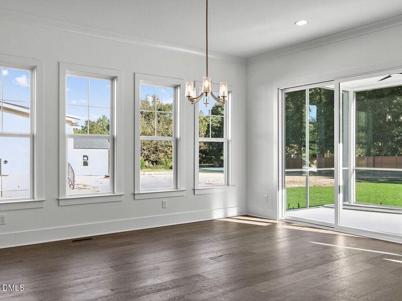 011-1280x960-dining-room