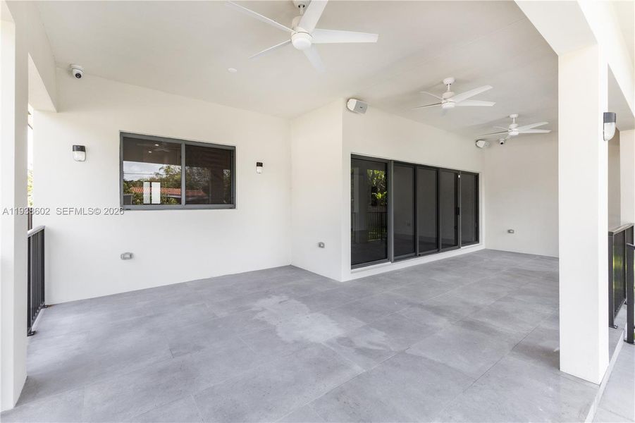 Spacious, unfurnished interior of a new home in , Biscayne Park (Image 36).
