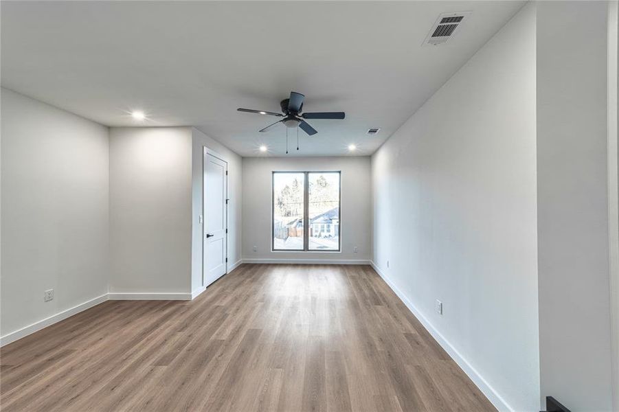 Spacious, unfurnished interior of a new home in , Dallas (Image 20).