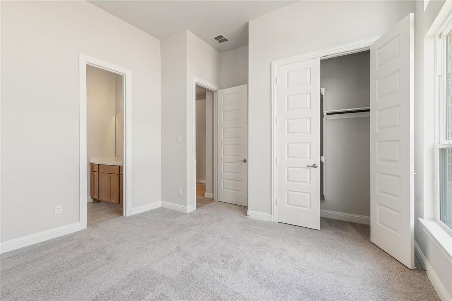 Spacious, unfurnished interior of a new home in Brookewater, Rosenberg (Image 24).