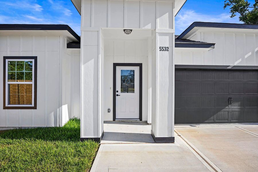 Exterior details and patio area of a home in , Houston (Image 3).