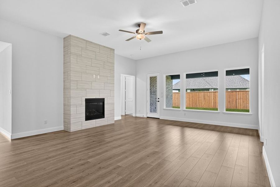 Spacious, unfurnished interior of a new home in South Oak, Lakewood Village (Image 12).
