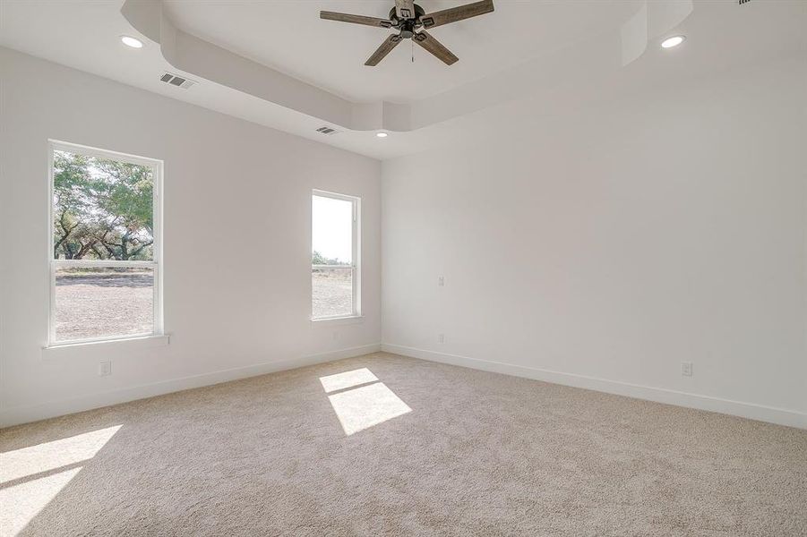 Spacious, unfurnished interior of a new home in , Weatherford (Image 25).
