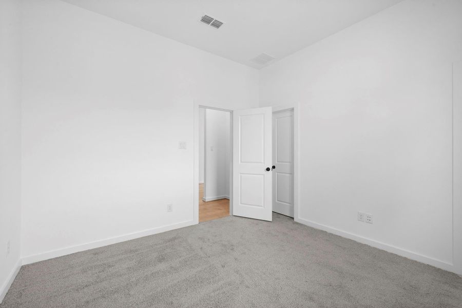 Spacious, unfurnished interior of a new home in Sienna 45', 50', Missouri City (Image 17). Spacious, unfurnished interior of a new home in Sienna 45', 50', Missouri City (Image 17).