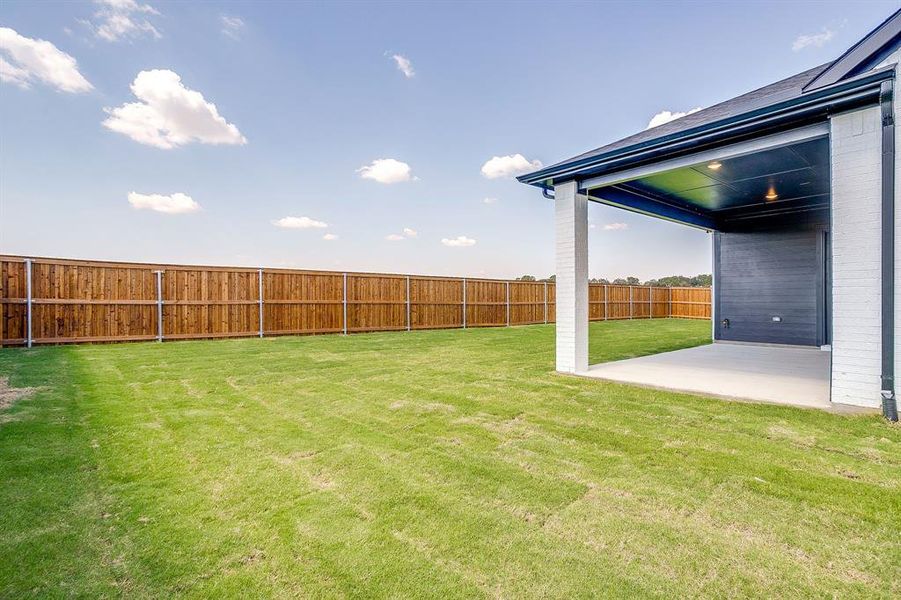 Exterior details and patio area of a home in Pecan Grove, Burleson (Image 3).