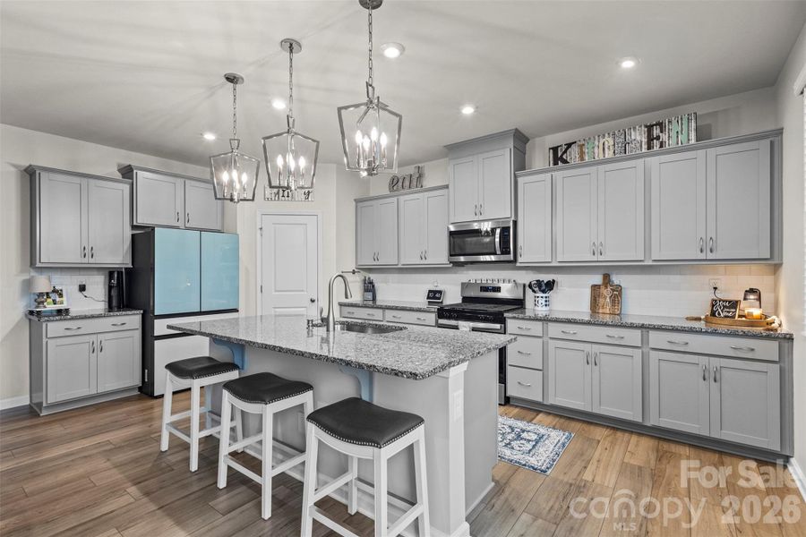 Love those pendant lights! Love those pendant lights!
