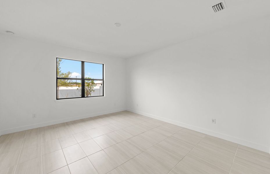 Spacious, unfurnished interior of a new home in Arbor Oaks, North Port (Image 13).