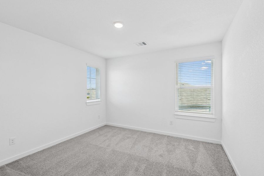 Spacious, unfurnished interior of a new home in Miller's Pond, Rosenberg (Image 26).