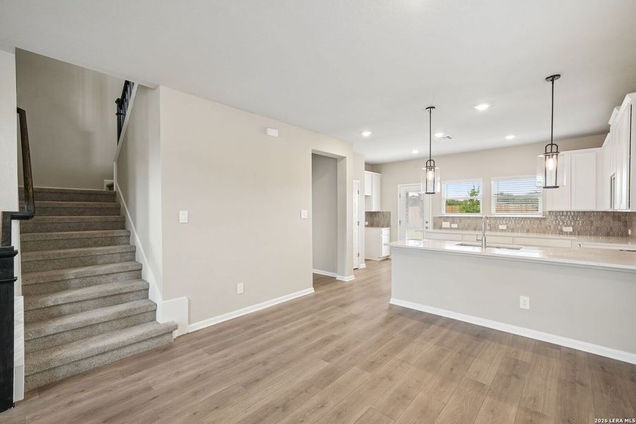 Spacious, unfurnished interior of a new home in Thomas Pond, San Antonio (Image 38).