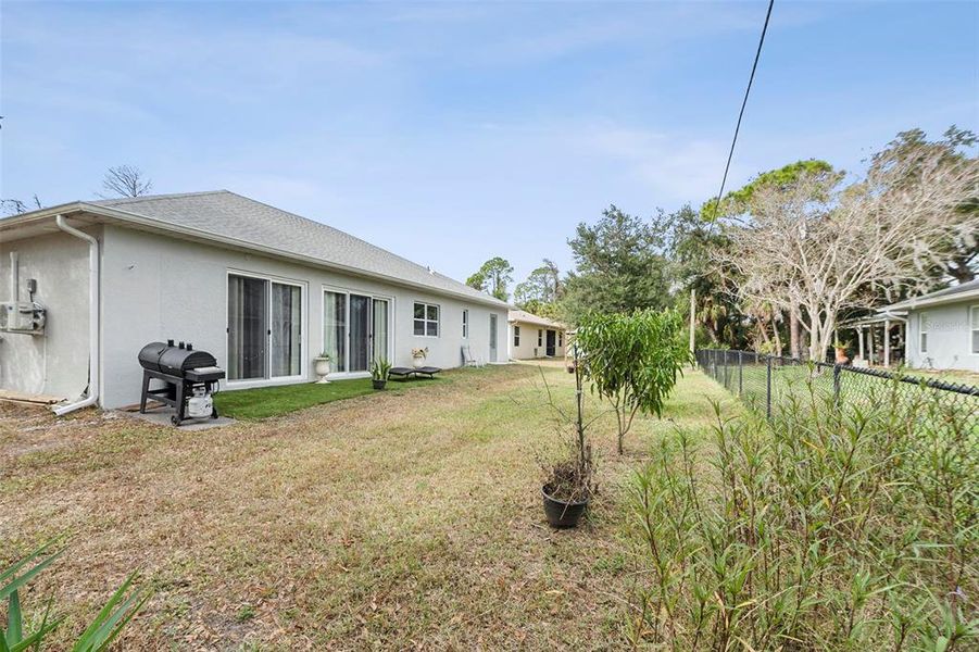 Exterior details and patio area of a home in , North Port (Image 3).