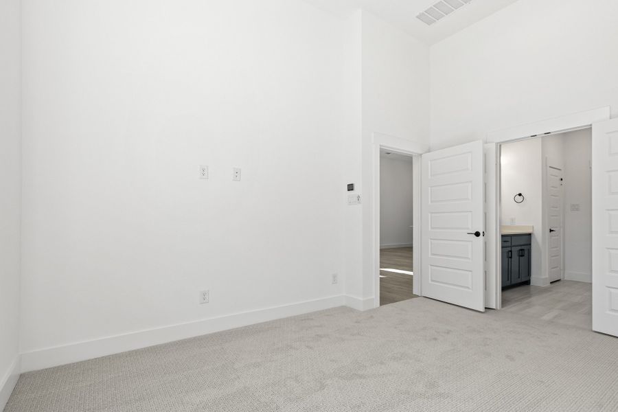 Spacious, unfurnished interior of a new home in Cottonwood Creek, Rowlett (Image 24).
