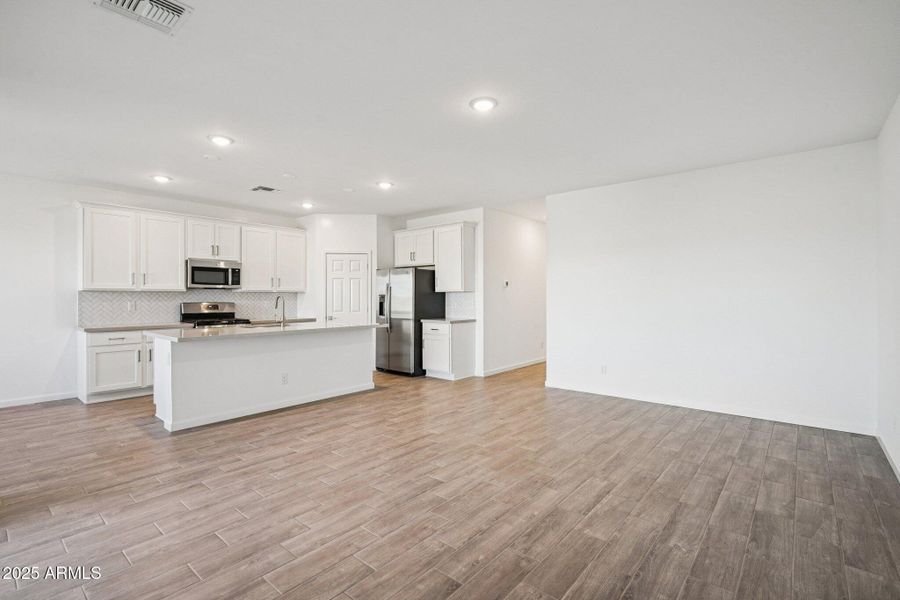 7-web-or-mls-W Moeller Rd-S2111-007