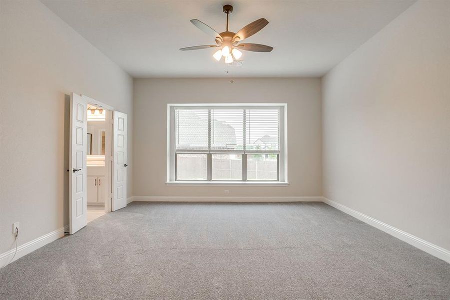 Spacious, unfurnished interior of a new home in Oak Hills, Burleson (Image 27).