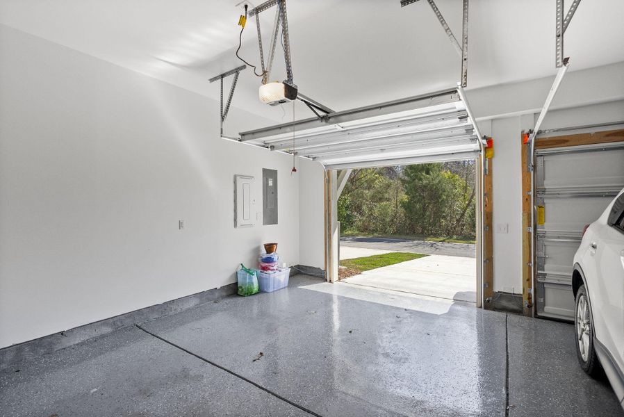 Spacious, unfurnished interior of a new home in , Summerville (Image 26).