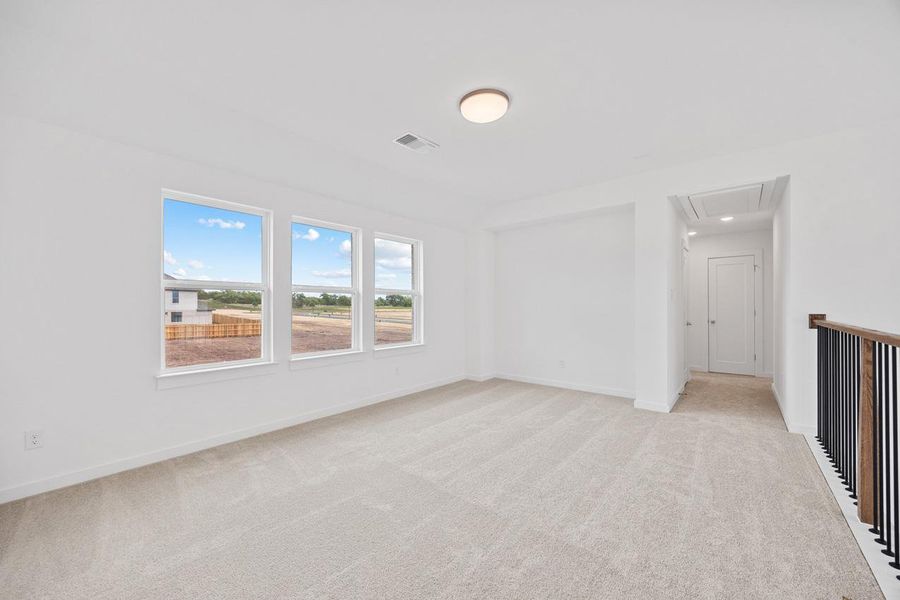 Spacious, unfurnished interior of a new home in Santa Rita Ranch, Liberty Hill (Image 14).