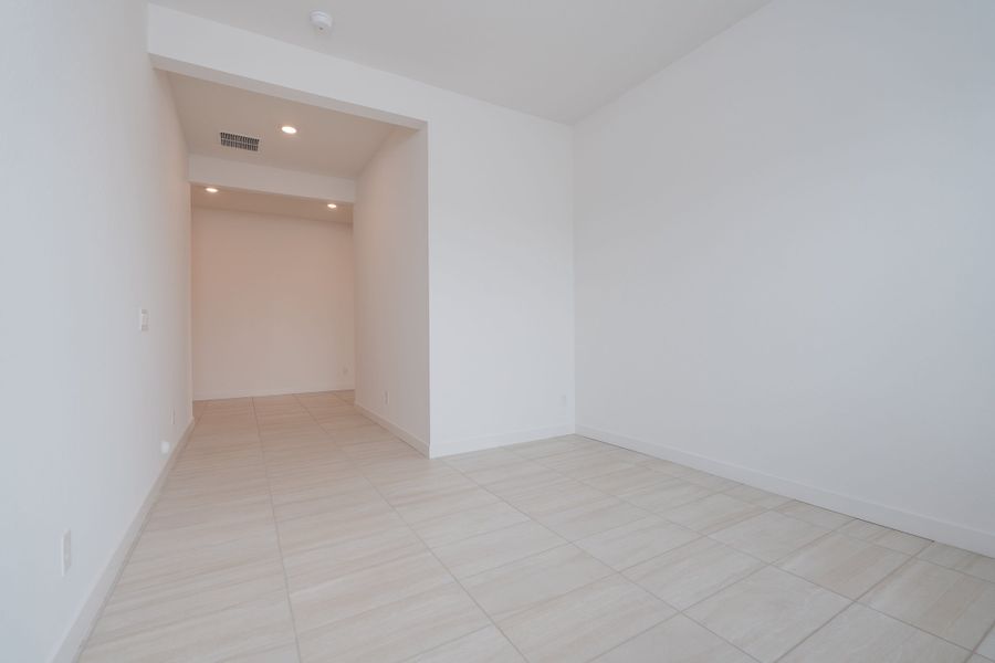 Spacious, unfurnished interior of a new home in Abel Ranch, Goodyear (Image 14).