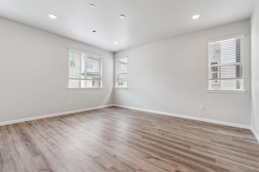 Spacious, unfurnished interior of a new home in Townhome Collection at Grand Vue at Interlocken, Broomfield (Image 14).