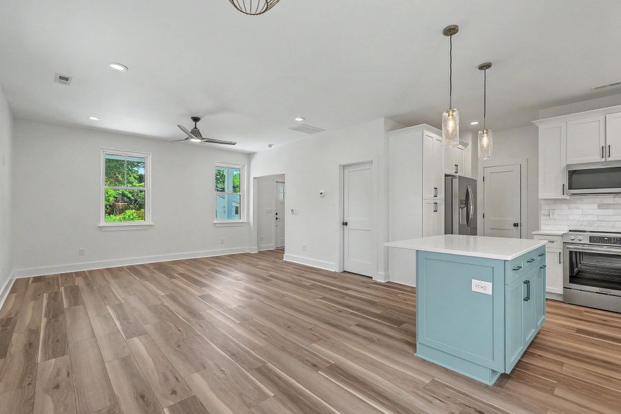 Spacious, unfurnished interior of a new home in , Charleston (Image 21).