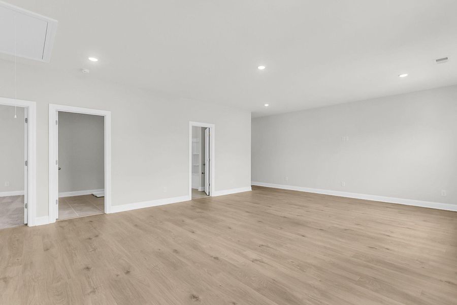 Spacious, unfurnished interior of a new home in Tidewater at Lakes of Cane Bay, Summerville (Image 47).