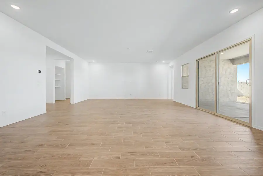 Spacious, unfurnished interior of a new home in Empire Pointe, Queen Creek (Image 11).